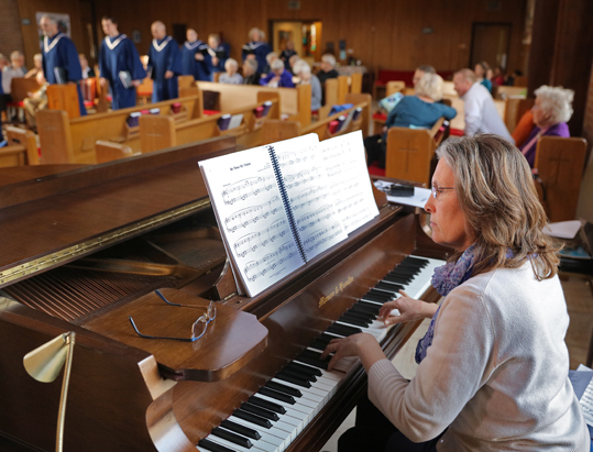 Organist at Nokomis Presbyterian Church